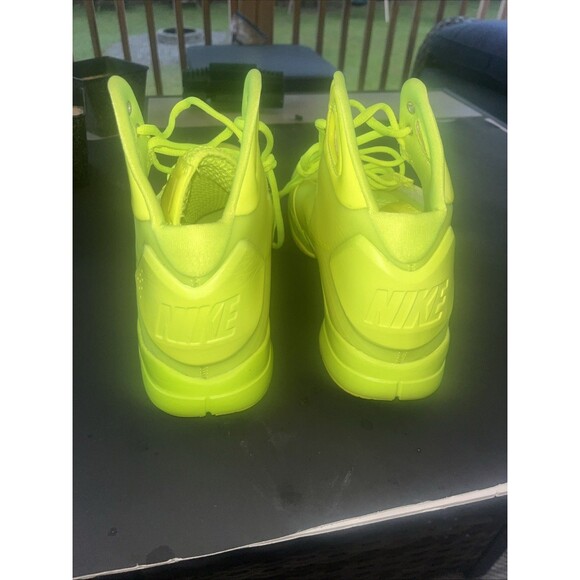 Size 10 - Nike Hyperdunk 08 Triple Volt